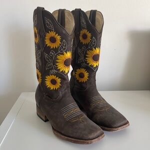 CruzAltra Made in Mexico Sunflower Cowboy Boots size 24.5 or US 7.5